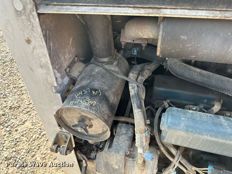 image for item MB9589 2004 Bobcat S185  skid steer loader