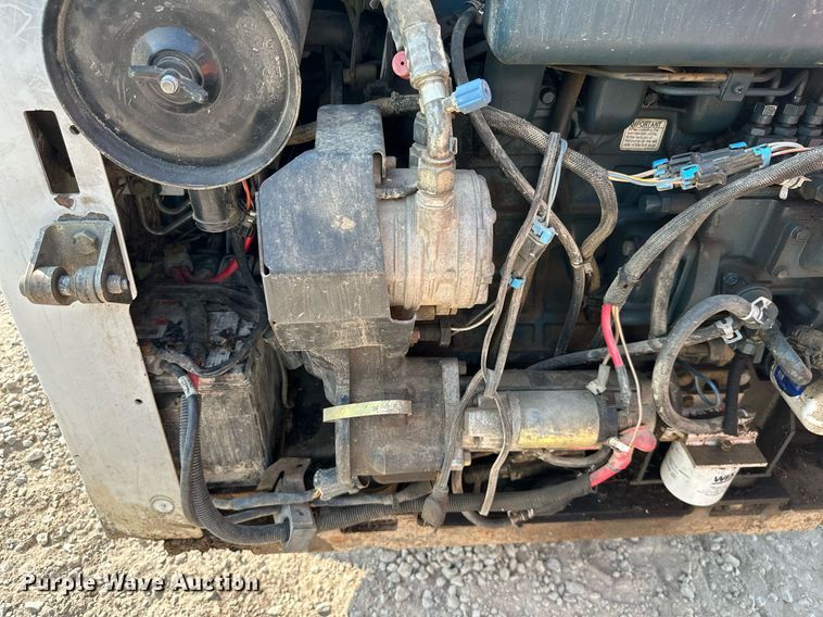 image for item MB9589 2004 Bobcat S185  skid steer loader