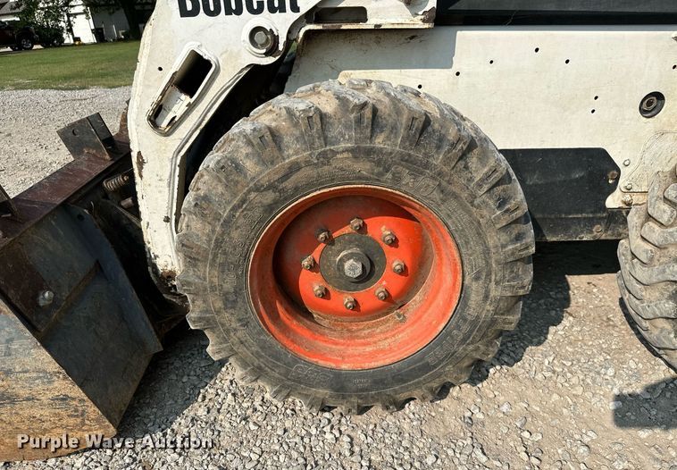 image for item MB9589 2004 Bobcat S185  skid steer loader