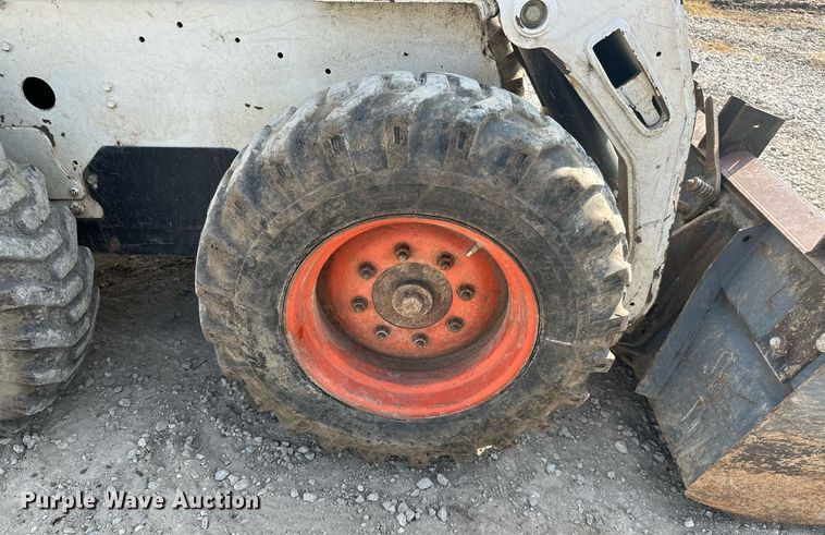 image for item MB9589 2004 Bobcat S185  skid steer loader
