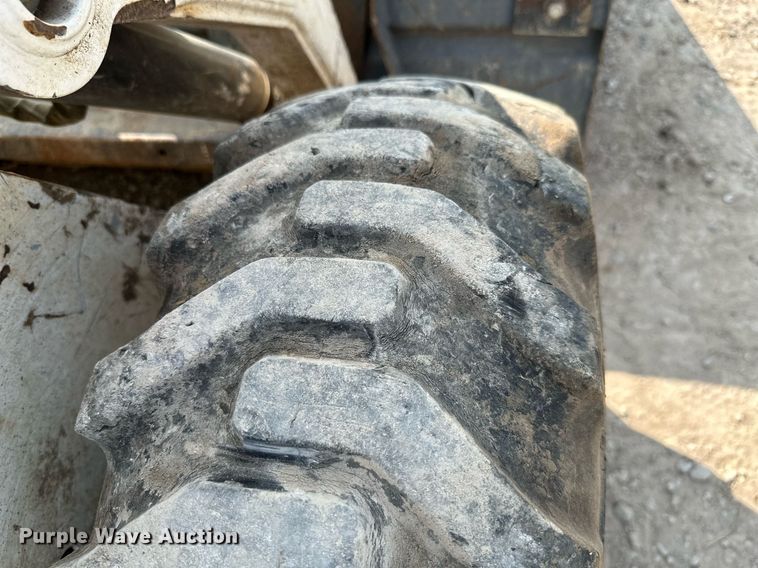 image for item MB9589 2004 Bobcat S185  skid steer loader