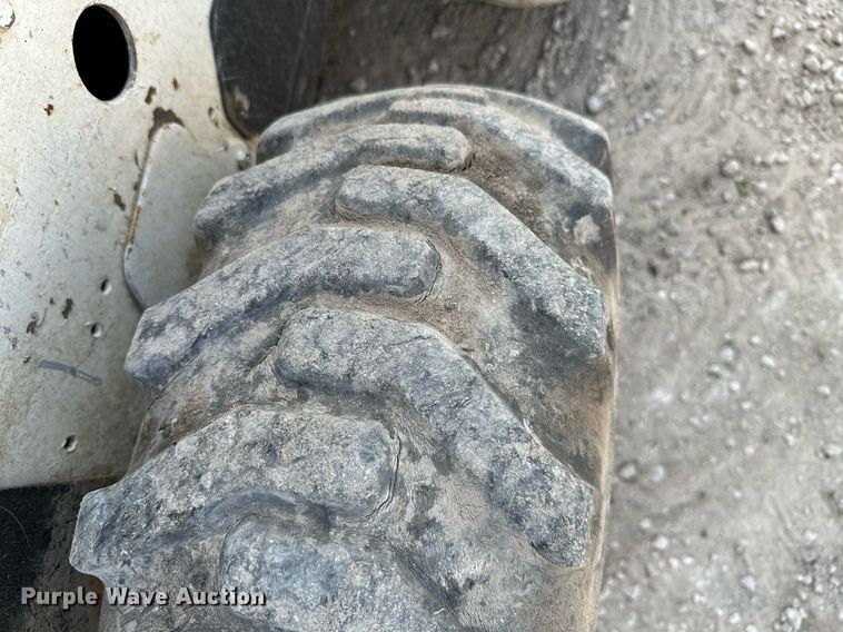 image for item MB9589 2004 Bobcat S185  skid steer loader