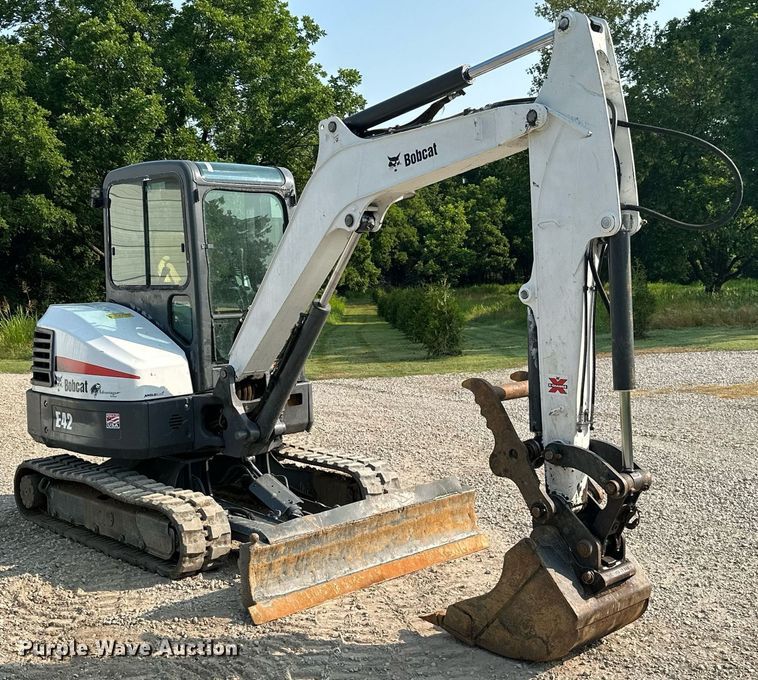 image for item MB9591 2011 Bobcat E42  mini excavator