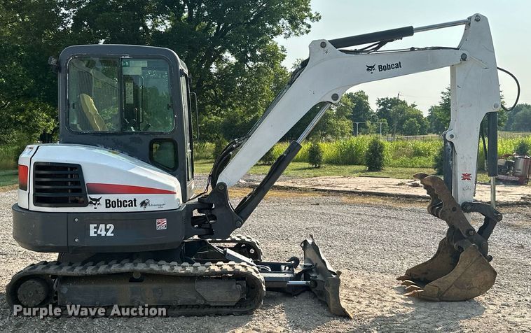 image for item MB9591 2011 Bobcat E42  mini excavator