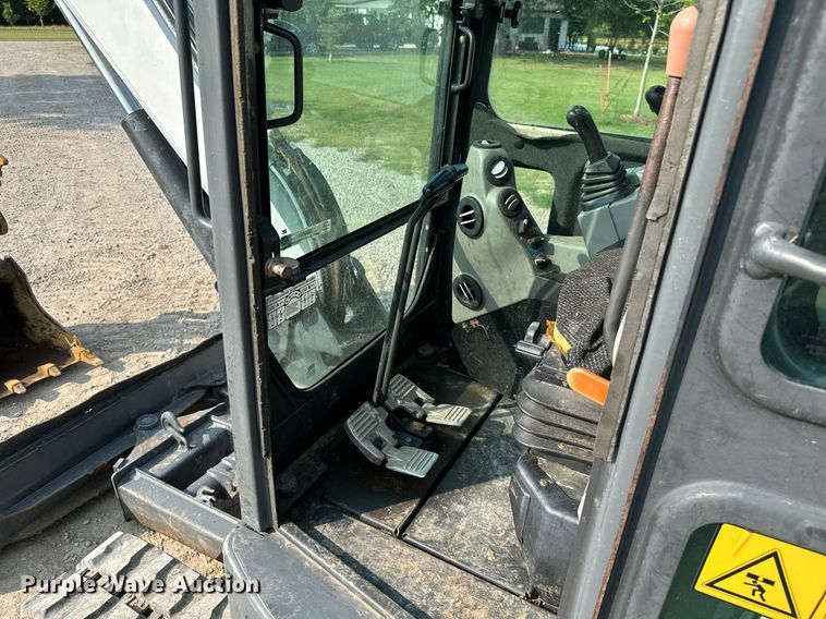 image for item MB9591 2011 Bobcat E42  mini excavator