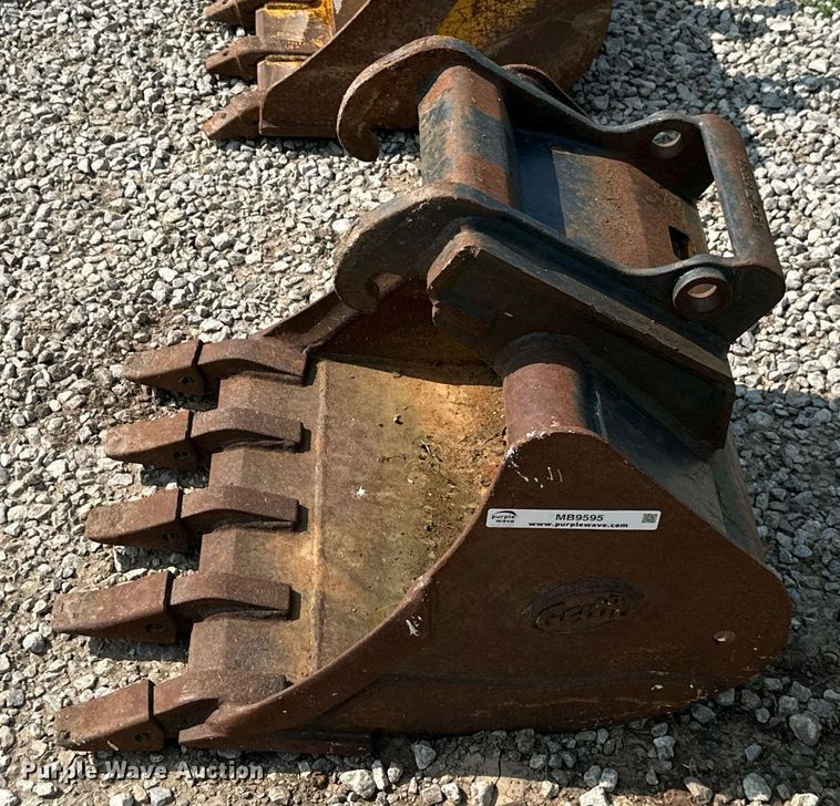 2016 Geith MX3HD 22"W excavator bucket in Oologah, OK Item MB9595 for