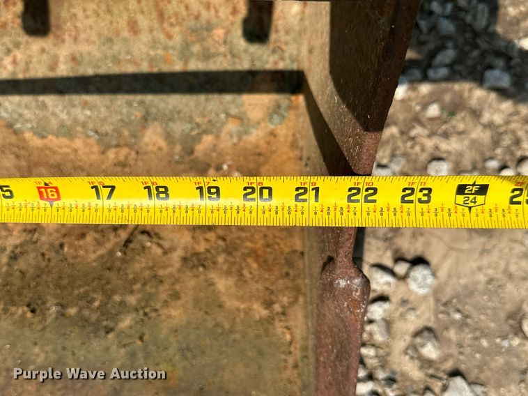 image for item MB9595 2016 Geith MX3HD  22"W excavator bucket