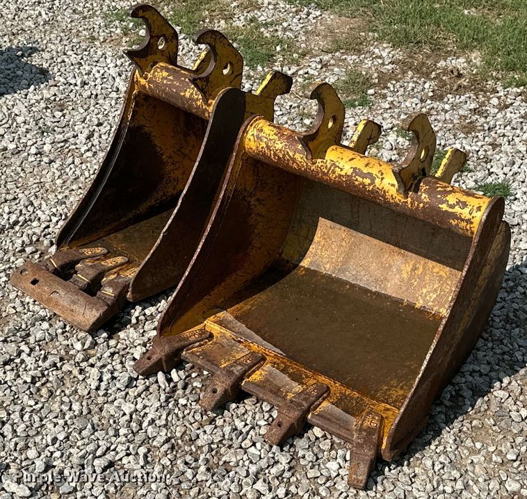 image for item MB9596 (2) John Deere excavator buckets