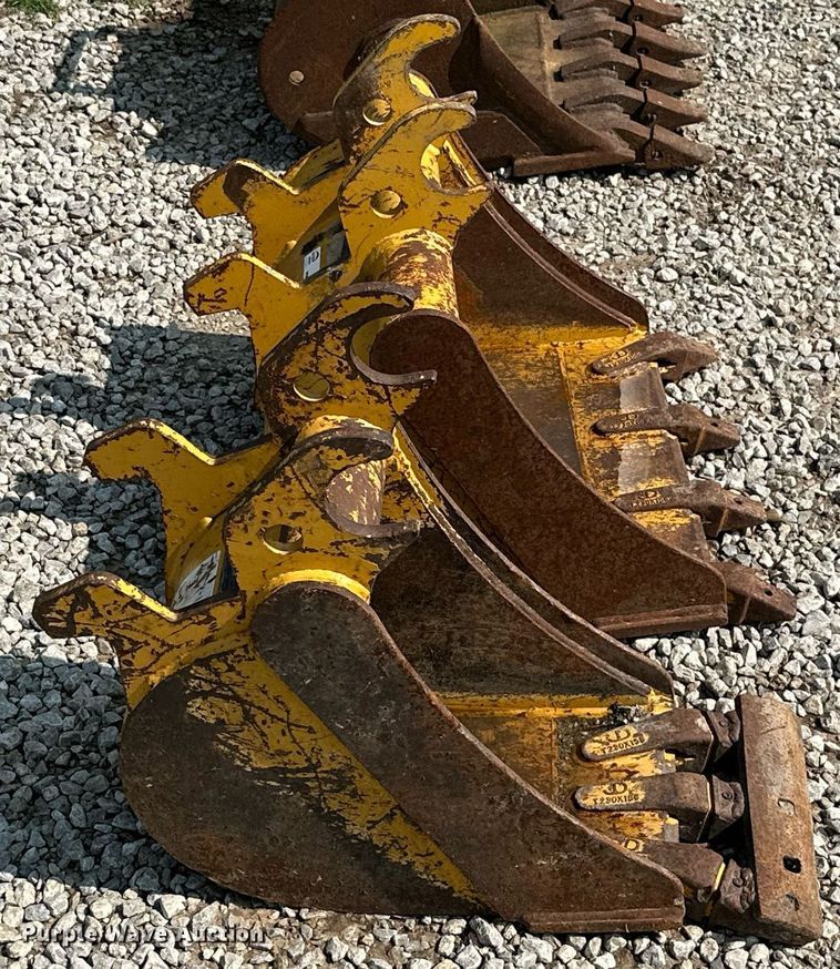 image for item MB9596 (2) John Deere excavator buckets