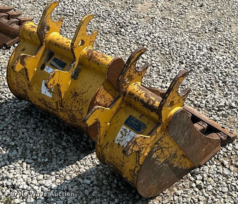 image for item MB9596 (2) John Deere excavator buckets