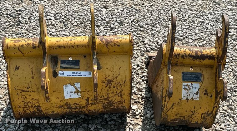 image for item MB9596 (2) John Deere excavator buckets
