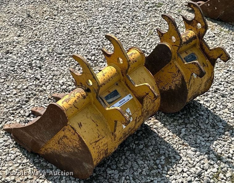 image for item MB9596 (2) John Deere excavator buckets