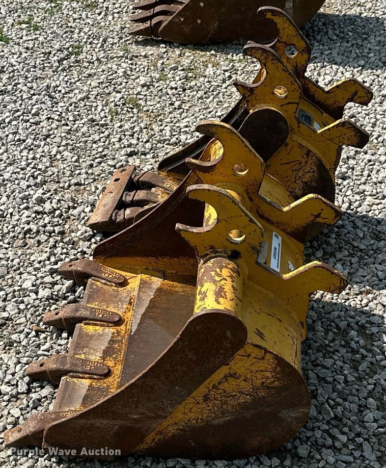 image for item MB9596 (2) John Deere excavator buckets