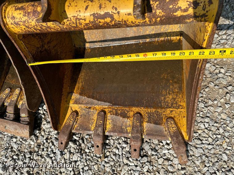 image for item MB9596 (2) John Deere excavator buckets