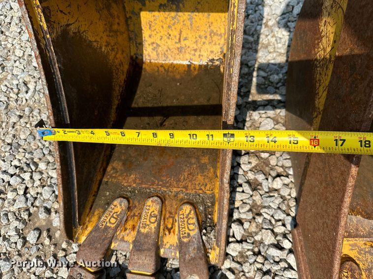 image for item MB9596 (2) John Deere excavator buckets