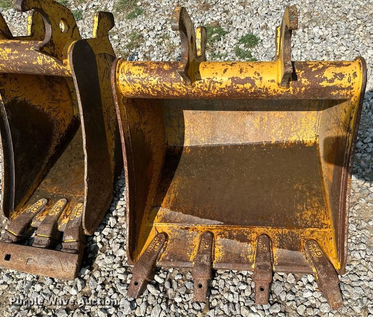 image for item MB9596 (2) John Deere excavator buckets