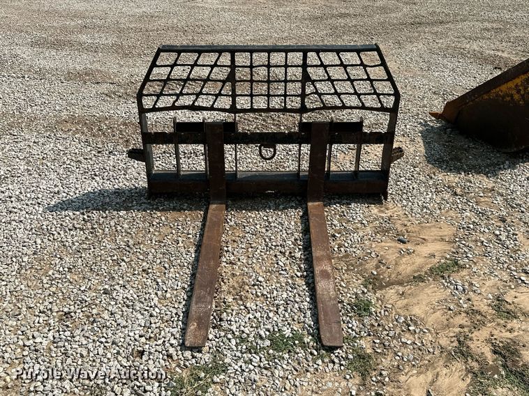 image for item MB9601 48"L skid steer forks