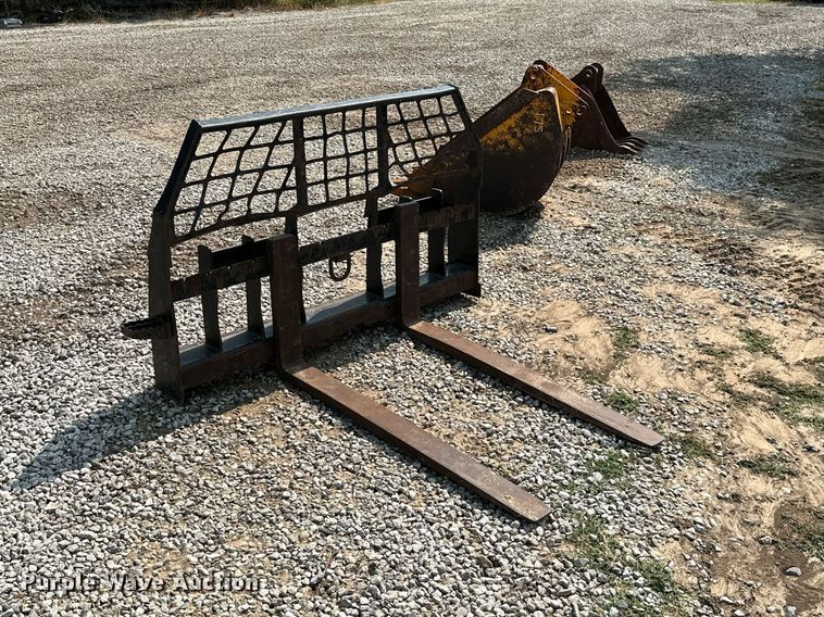 image for item MB9601 48"L skid steer forks