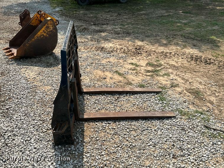 image for item MB9601 48"L skid steer forks