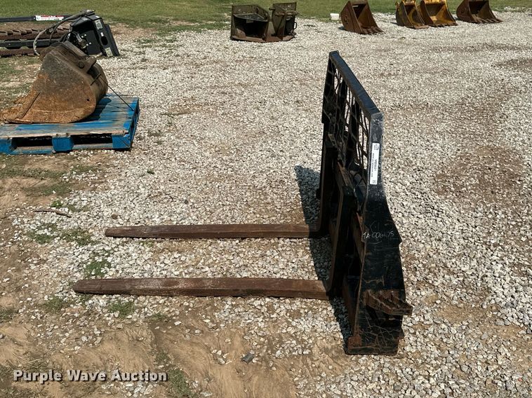 image for item MB9601 48"L skid steer forks