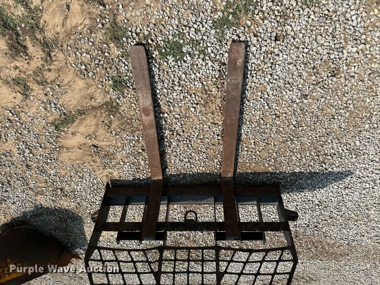 image for item MB9601 48"L skid steer forks