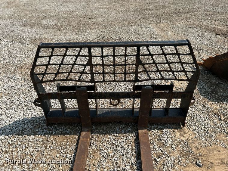 image for item MB9601 48"L skid steer forks