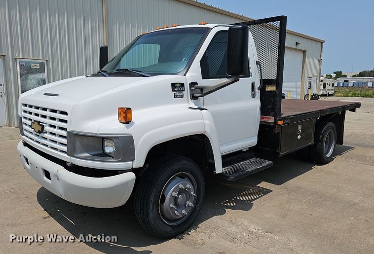 image for item MD9870 2006 GMC C4500  flatbed truck