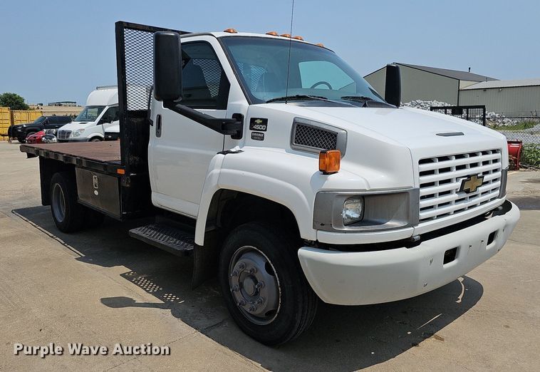 image for item MD9870 2006 GMC C4500  flatbed truck