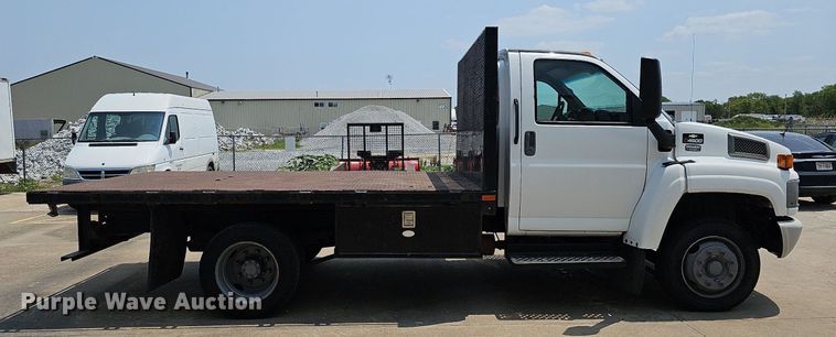 image for item MD9870 2006 GMC C4500  flatbed truck