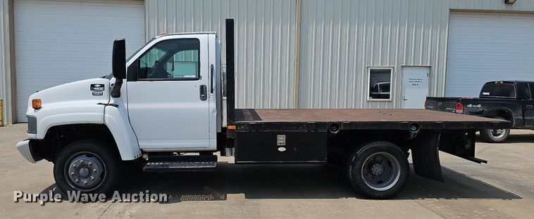 image for item MD9870 2006 GMC C4500  flatbed truck