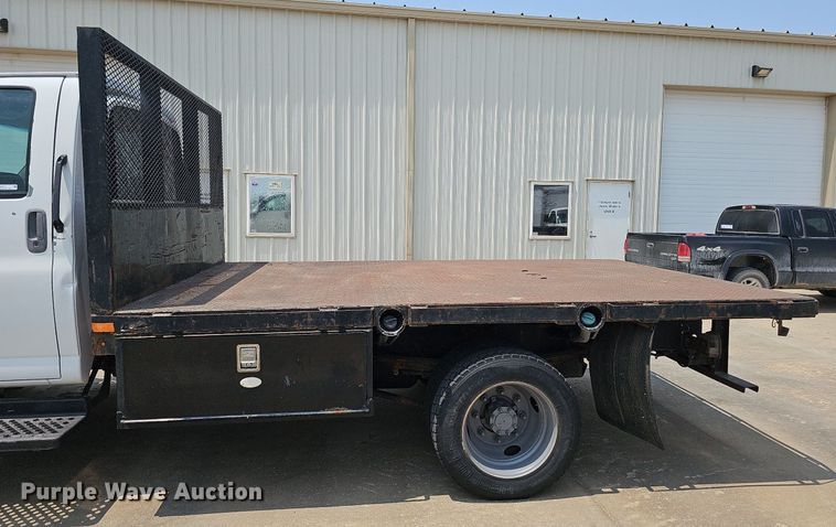 image for item MD9870 2006 GMC C4500  flatbed truck