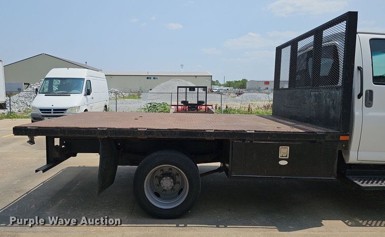 image for item MD9870 2006 GMC C4500  flatbed truck