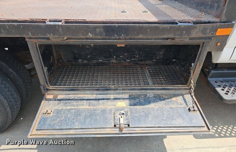 image for item MD9870 2006 GMC C4500  flatbed truck