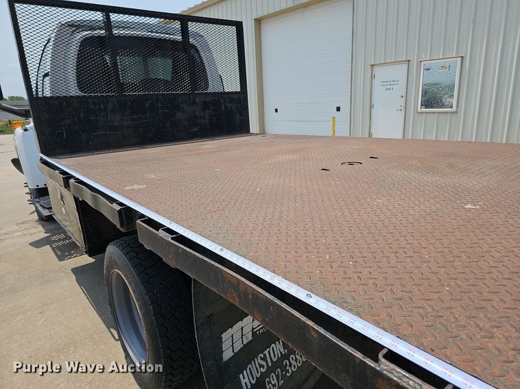 image for item MD9870 2006 GMC C4500  flatbed truck