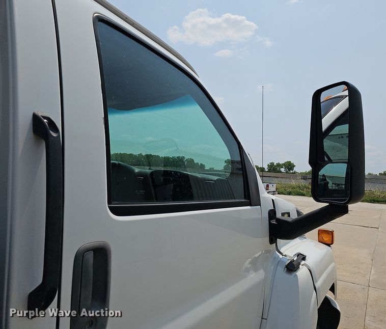 image for item MD9870 2006 GMC C4500  flatbed truck