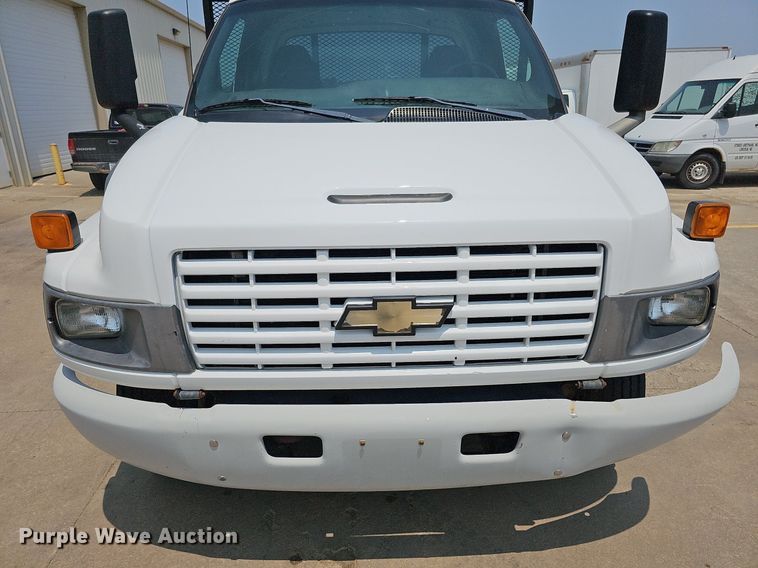 image for item MD9870 2006 GMC C4500  flatbed truck