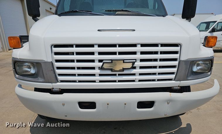 image for item MD9870 2006 GMC C4500  flatbed truck