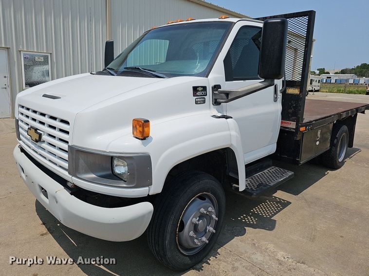image for item MD9870 2006 GMC C4500  flatbed truck