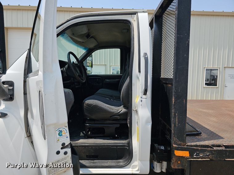 image for item MD9870 2006 GMC C4500  flatbed truck