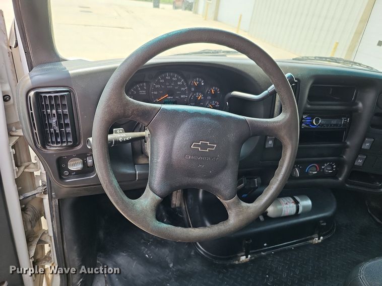 image for item MD9870 2006 GMC C4500  flatbed truck