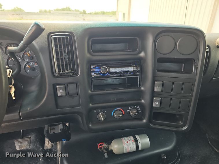 image for item MD9870 2006 GMC C4500  flatbed truck