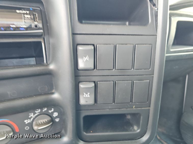 image for item MD9870 2006 GMC C4500  flatbed truck