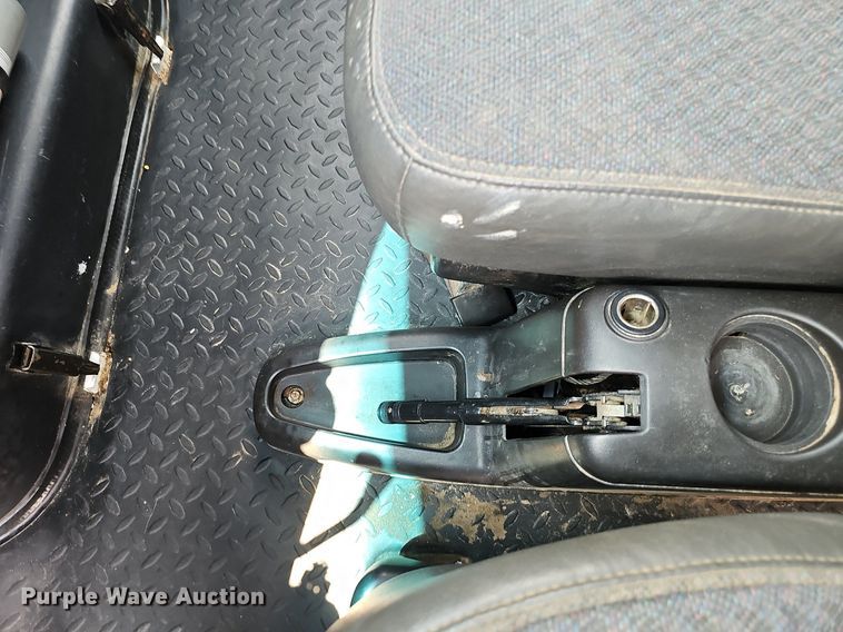 image for item MD9870 2006 GMC C4500  flatbed truck