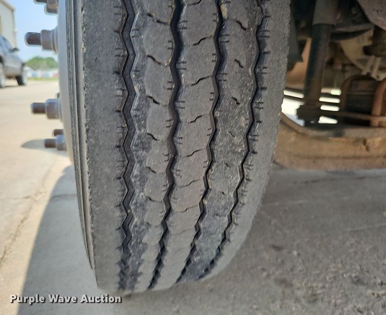 image for item MD9870 2006 GMC C4500  flatbed truck