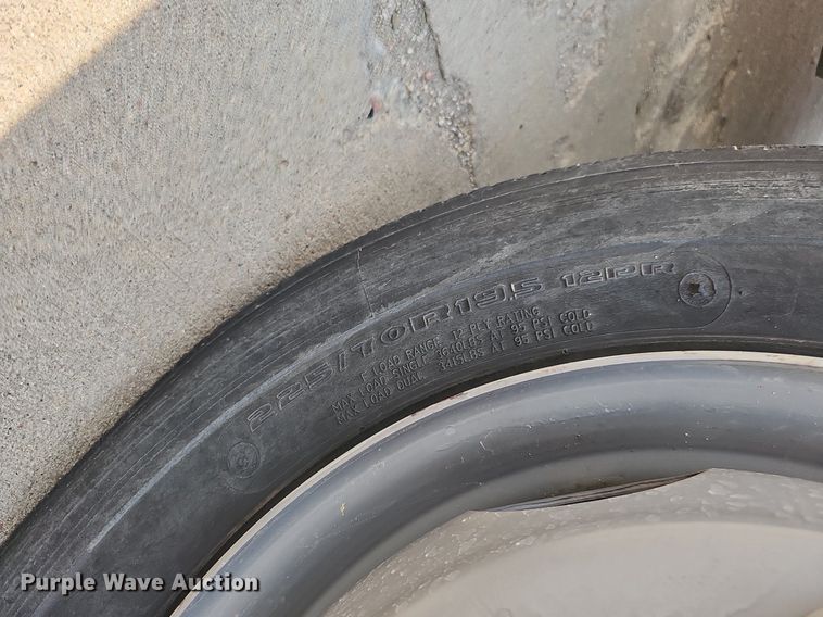 image for item MD9870 2006 GMC C4500  flatbed truck