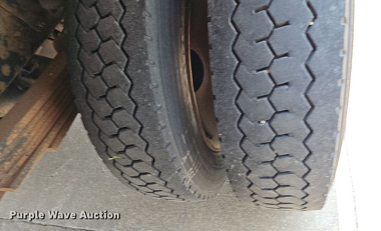 image for item MD9870 2006 GMC C4500  flatbed truck