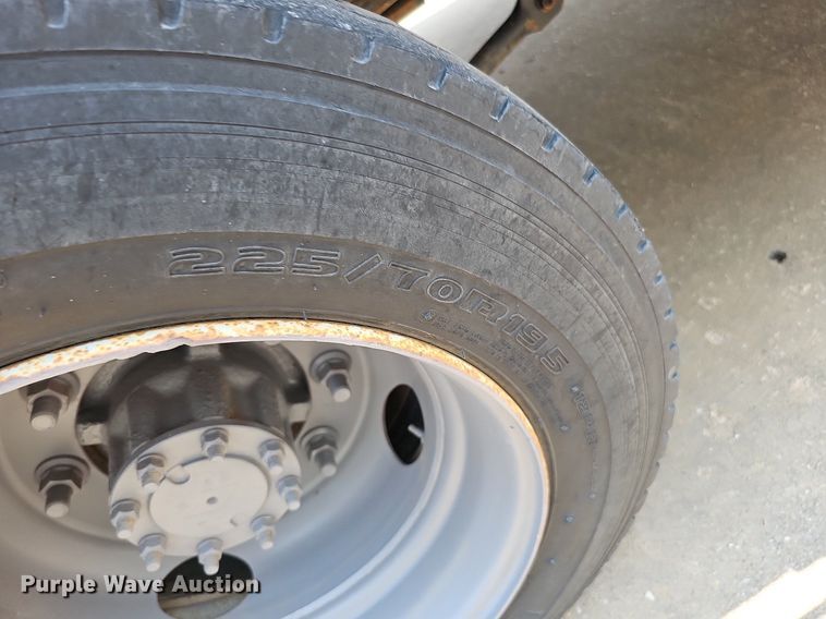 image for item MD9870 2006 GMC C4500  flatbed truck