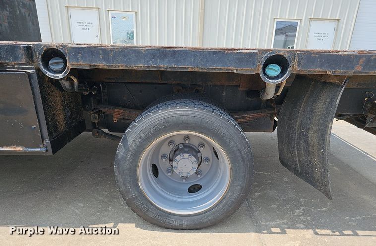 image for item MD9870 2006 GMC C4500  flatbed truck