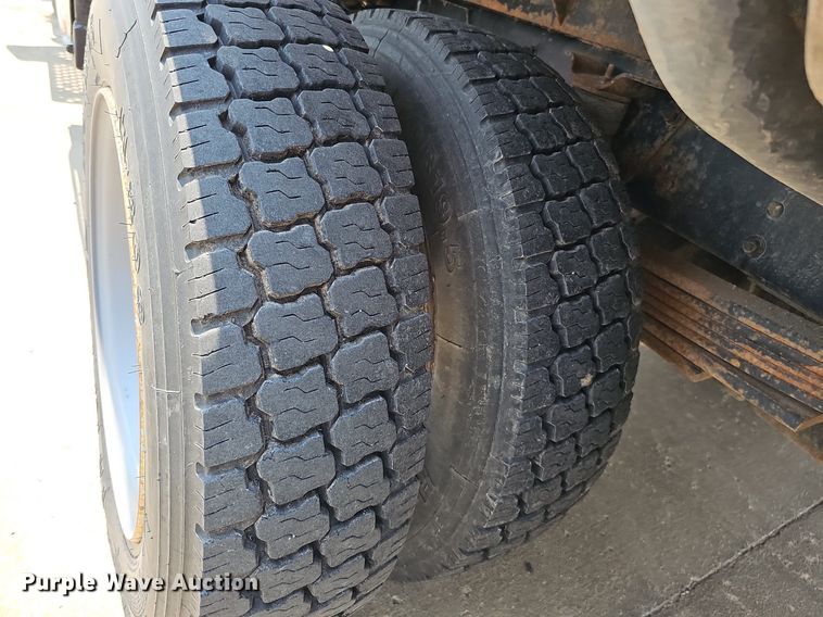 image for item MD9870 2006 GMC C4500  flatbed truck