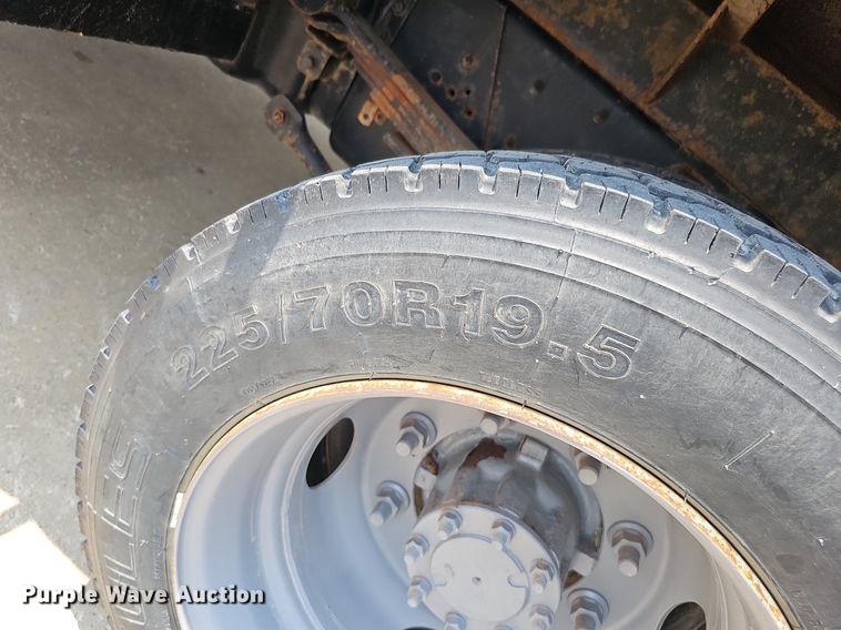 image for item MD9870 2006 GMC C4500  flatbed truck